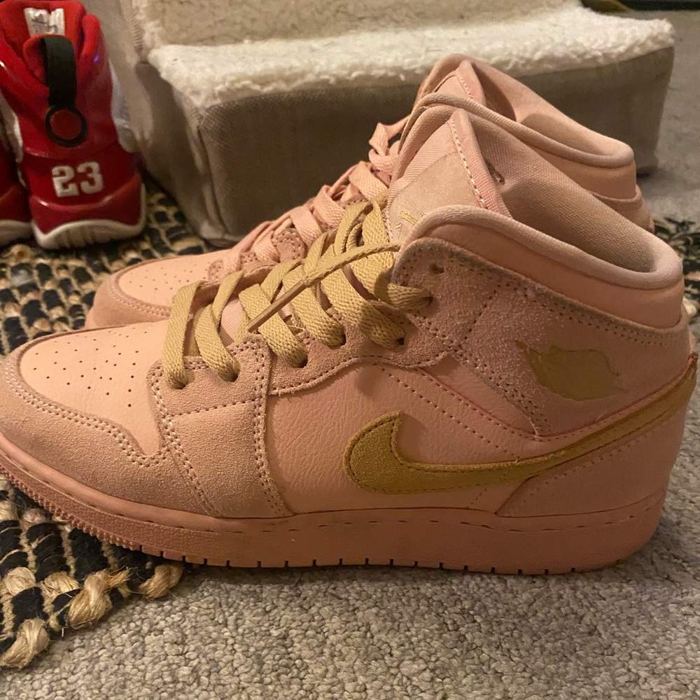 Coral Gold Retro 1 Mids!